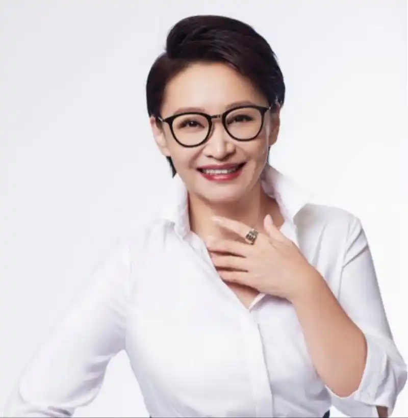 《父母爱情》,老丁的爱人王秀娥的扮演者刘天池老师,本人和角色的反差