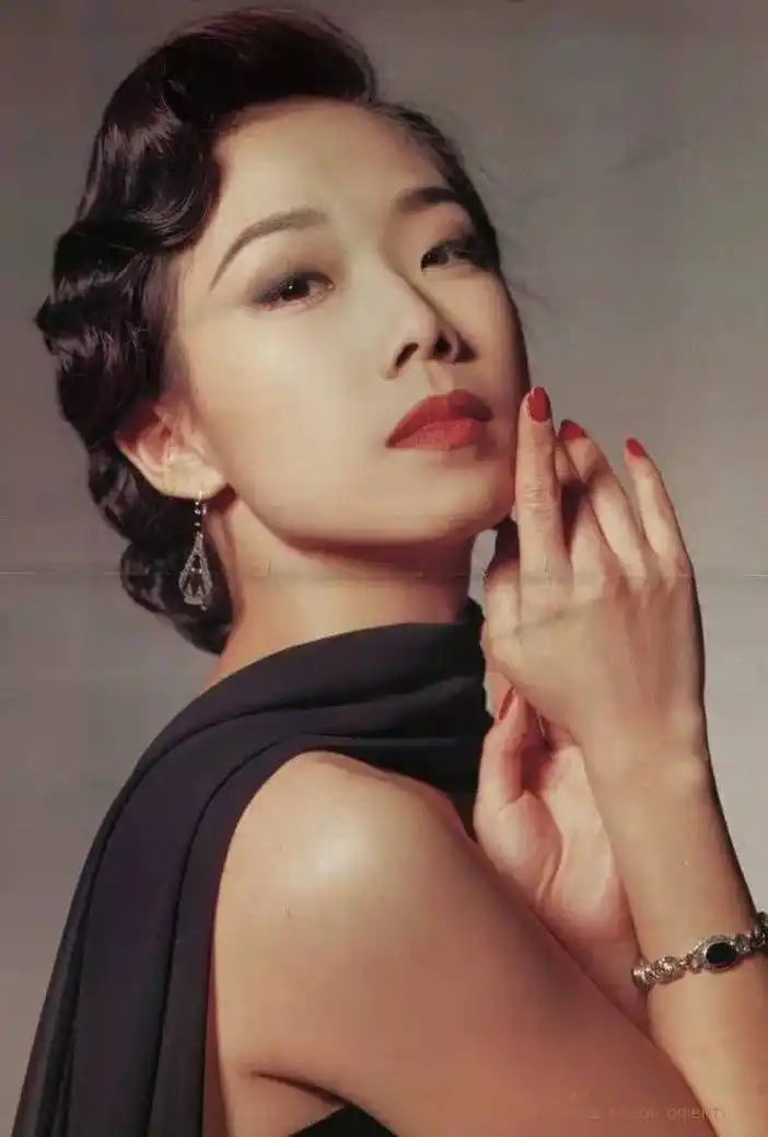 50岁的林忆莲唱着24年前的爱,一开口就惹人泪奔!