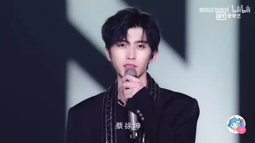 蔡徐坤的嘴怎么是歪的