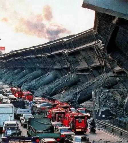 1995年日本阪神大地震后惨状照片