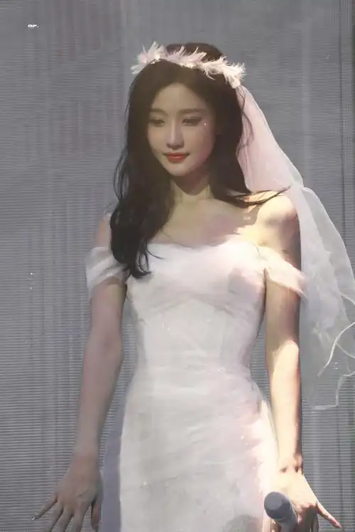 陈意涵estelle超话37323938353636 ·3639  38