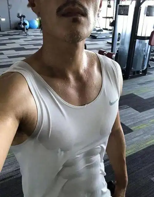 从24岁土帅小生蜕变成39岁腹肌大叔,健身变化大到亲妈不认?