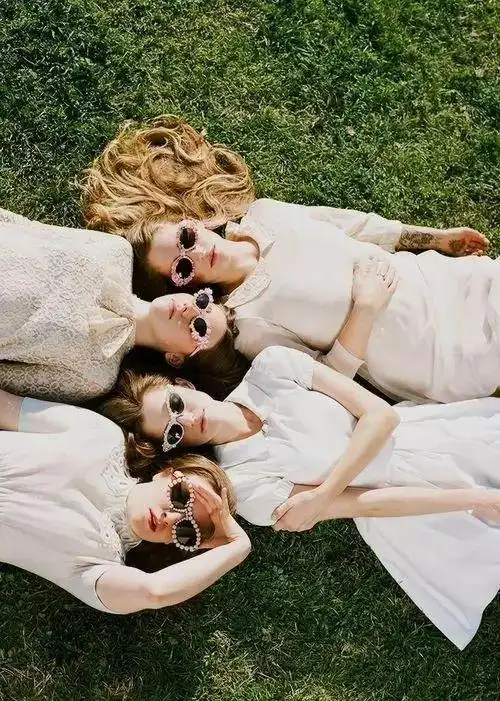 六,俯视拍主体七,创意跳跃八,平躺着拍出各种创意pose九,以一个或两人