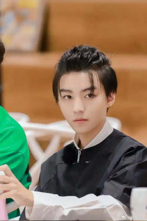 王俊凯中分造型#《1921》定档2021.7.