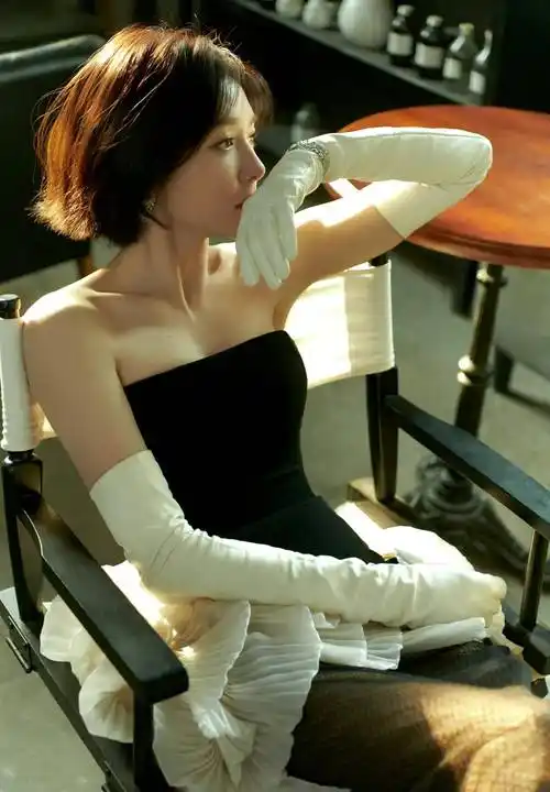 又一波红毯 毛晓彤深v露背裙太惊艳 孙千透视装性感 于文文身材火辣