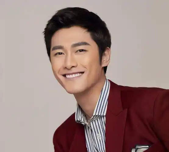 朱梓骁穿劳保服录视频,自曝前两年曾失业,只能回老家当建筑工人_网友