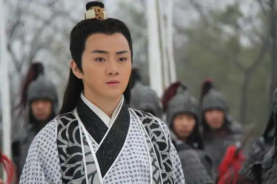 余少群出演李世民包小柏与余少群古装大戏《隋唐英雄》作为"闭年剧"在