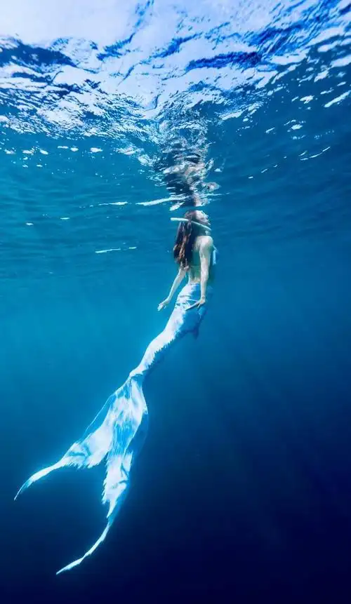女星刘芊含穿紧身健身服运动展现优美身姿简直让人羡慕和嫉妒