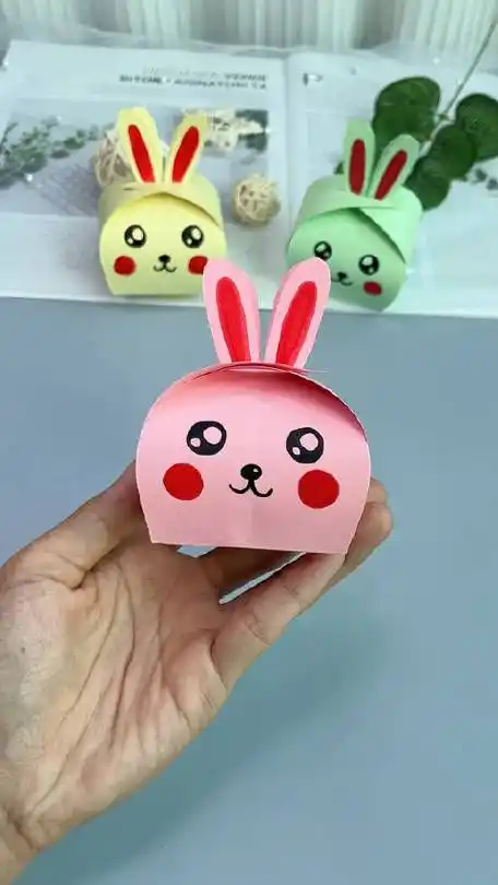 一张纸做的兔子礼物盒来啦,简单又可爱,里面装上小礼物送给好朋友