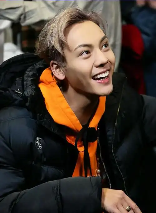 喜欢伟霆那种酷酷的痞帅「爱心」「爱心」陈伟霆 陈伟霆生活壁纸_高清