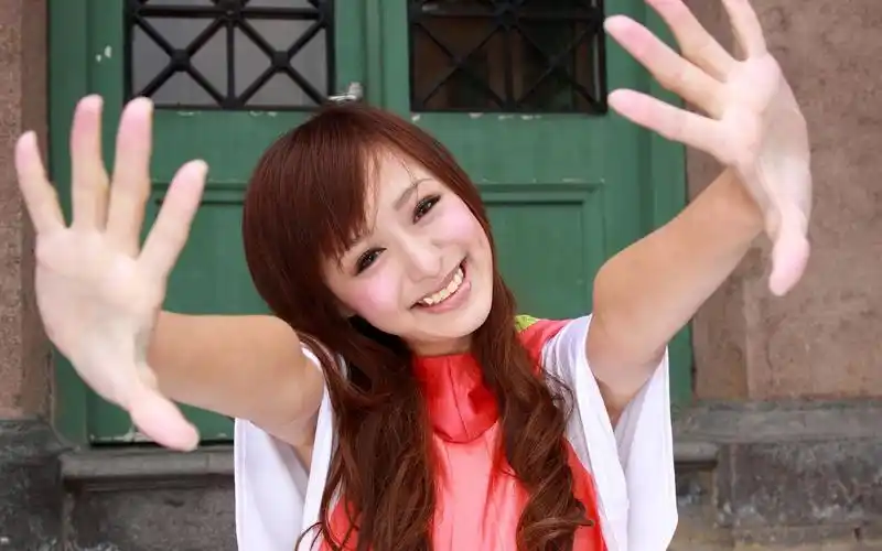 甜美制服女生茵芙上一图集:阳光意境女生下一图集:美丽的连衣裙女孩