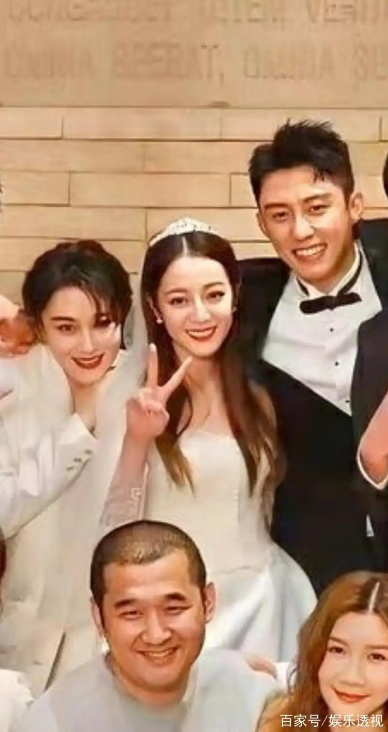 迪丽热巴黄景瑜结婚戏路透曝光,热巴婚纱照美丽动人,张馨予出镜