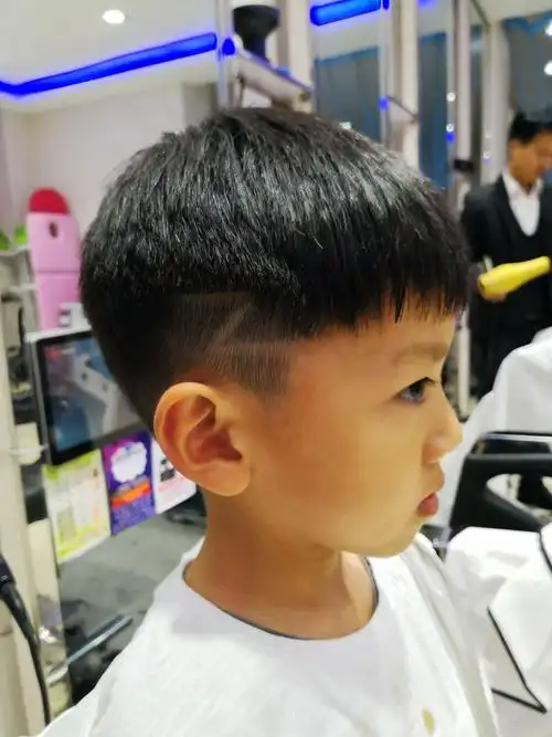 自己给自己设计闪电发型