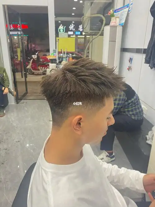 男生超的发型当下流行发型短前刺