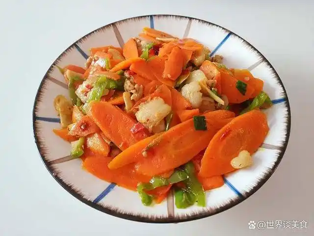 胡萝卜炒肉地道家常菜,营养价值高,非常的干香美味,开胃下饭