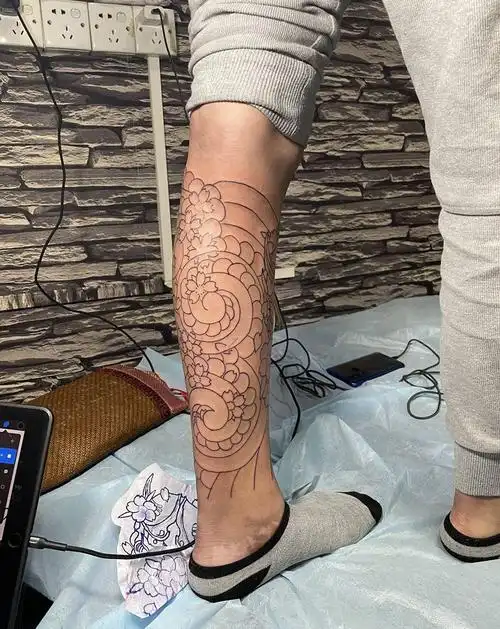 般若樱花老传统线条纹身图片腿部老传统纹身图案