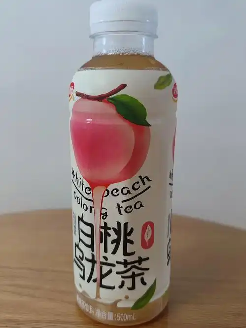 炎热的夏天来一瓶白桃乌龙茶