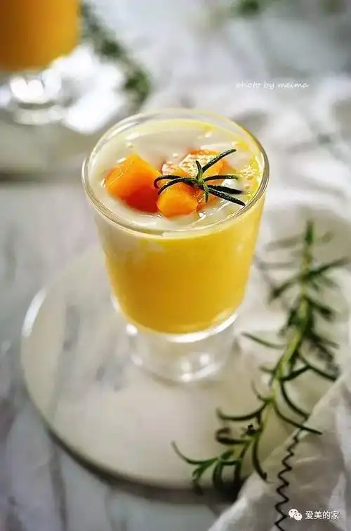 芒果酸奶冰饮夏日最爱的冰凉舒爽