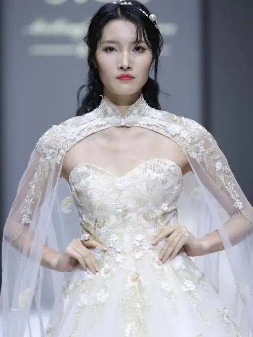 说是女王的嫁衣不过分吧深圳婚纱