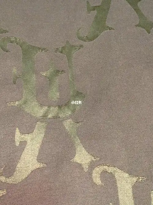 乌丫uooyaa2022暗花字母logo棉服