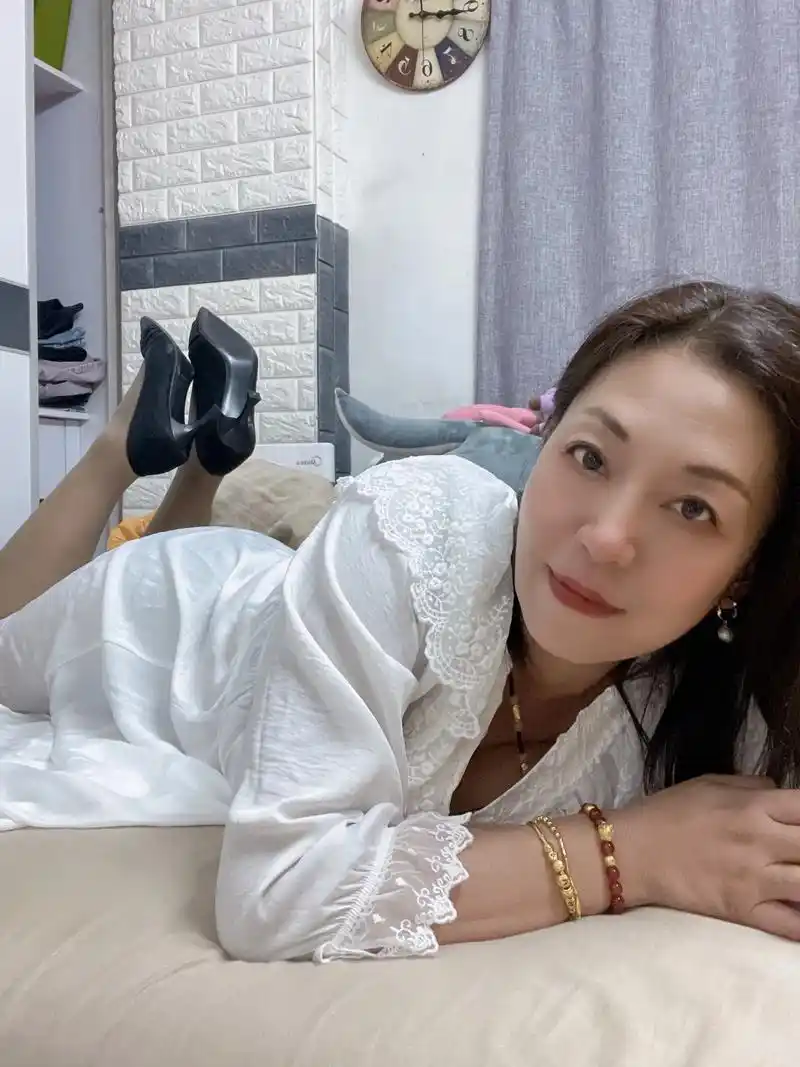 千万不要相信一个四十岁的女人有多美,全都是美颜的,比如我,今 - 抖音