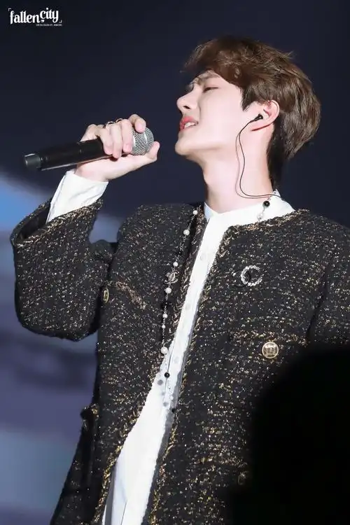 190921陈情令泰国见面会uniq王一博crlogo