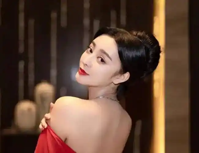 为"变"成范冰冰花800万整容,怀孕后竟发现老公外面有同性小3!