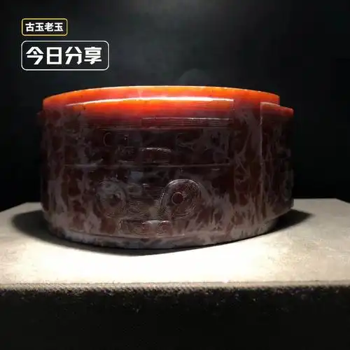 玉琮,良渚文化时期晚期(公元前2500_2000年)高5.9cm,射径7cm,孔径5.