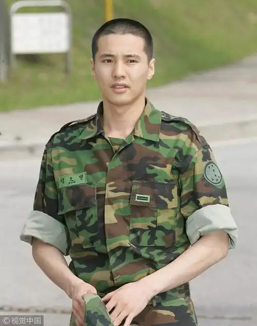 元彬宋欧巴的颜值经住了寸头的考验,广大吃瓜群众也可以把担忧"神仙