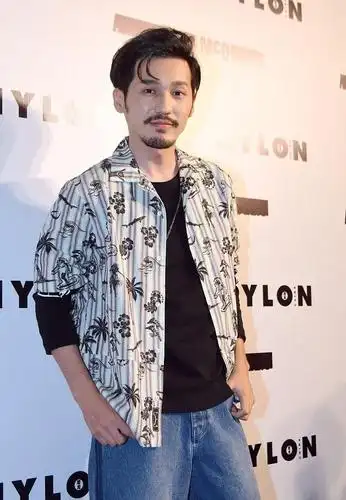 留胡子的男人原来这么帅,白宇留胡茬看着太帅了,真有男人味