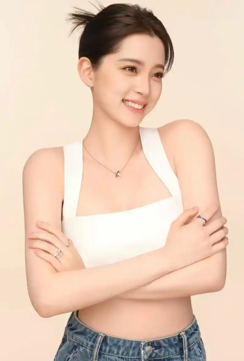 这两张是欧阳娜娜最美的照片,白白嫩嫩的看着特别舒服,而且十分有亲和