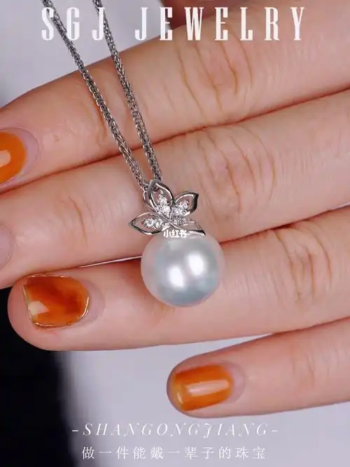 澳白珍珠吊坠镂空花瓣设计春日氛围加满