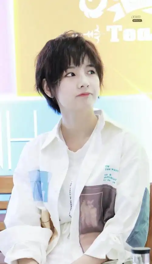 短发的她们飒到不行_赵粤