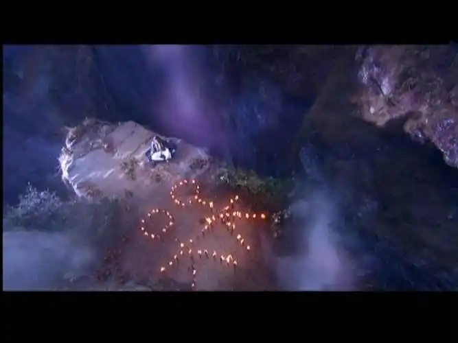 黄晓明版的神雕侠侣里面在绝情谷用火把摆的图案是什么