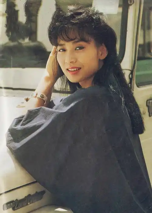 从"最美港姐"到"身家过亿",邝美云经历了什么?_香港_郑家成_何鸿燊