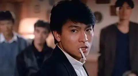 第五位,刘德华,刘德华四大天王之一,歌唱的好,演技也好,这张抽烟照