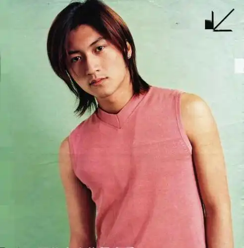 现在的20岁好厉害夸王俊凯的谢霆锋他自己的20岁又怎样呢