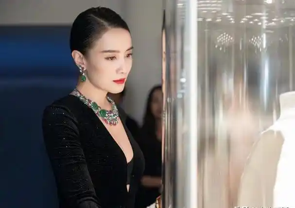 事实证明43岁无人敢娶的宋佳已经走上了一条不归路