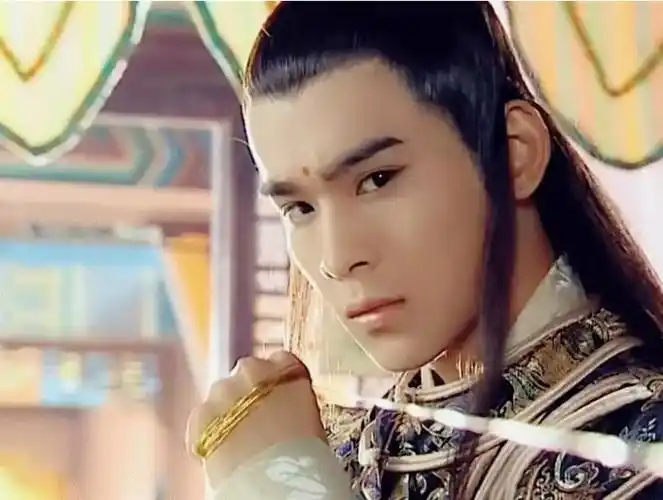 回顾45岁乔振宇:长得帅还顾家,结婚十年没绯闻,今45岁儿女双全