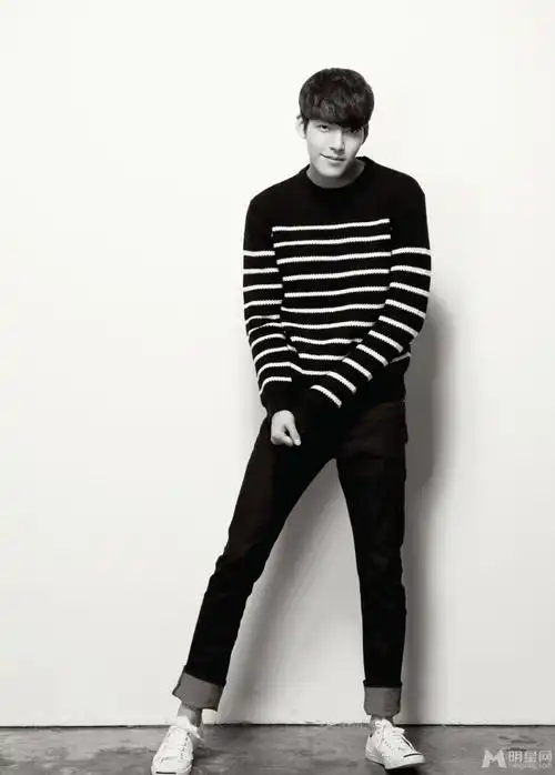 继承者们金宇彬时尚大片 霸道男变微笑花美男