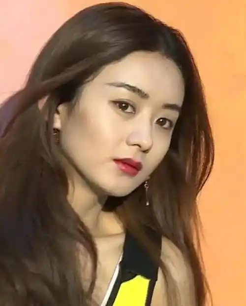 原创赵丽颖无修视频曝光33岁方脸年龄感明显遭吐槽大街随处可见