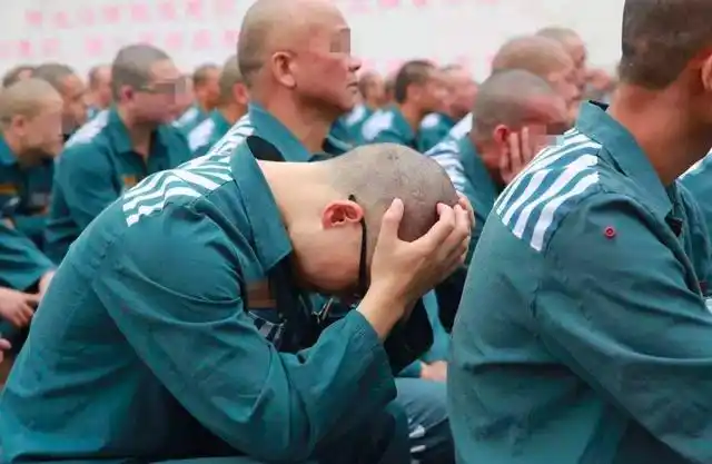 犯人在监狱服刑时,在里面干活有没有工资拿呢?