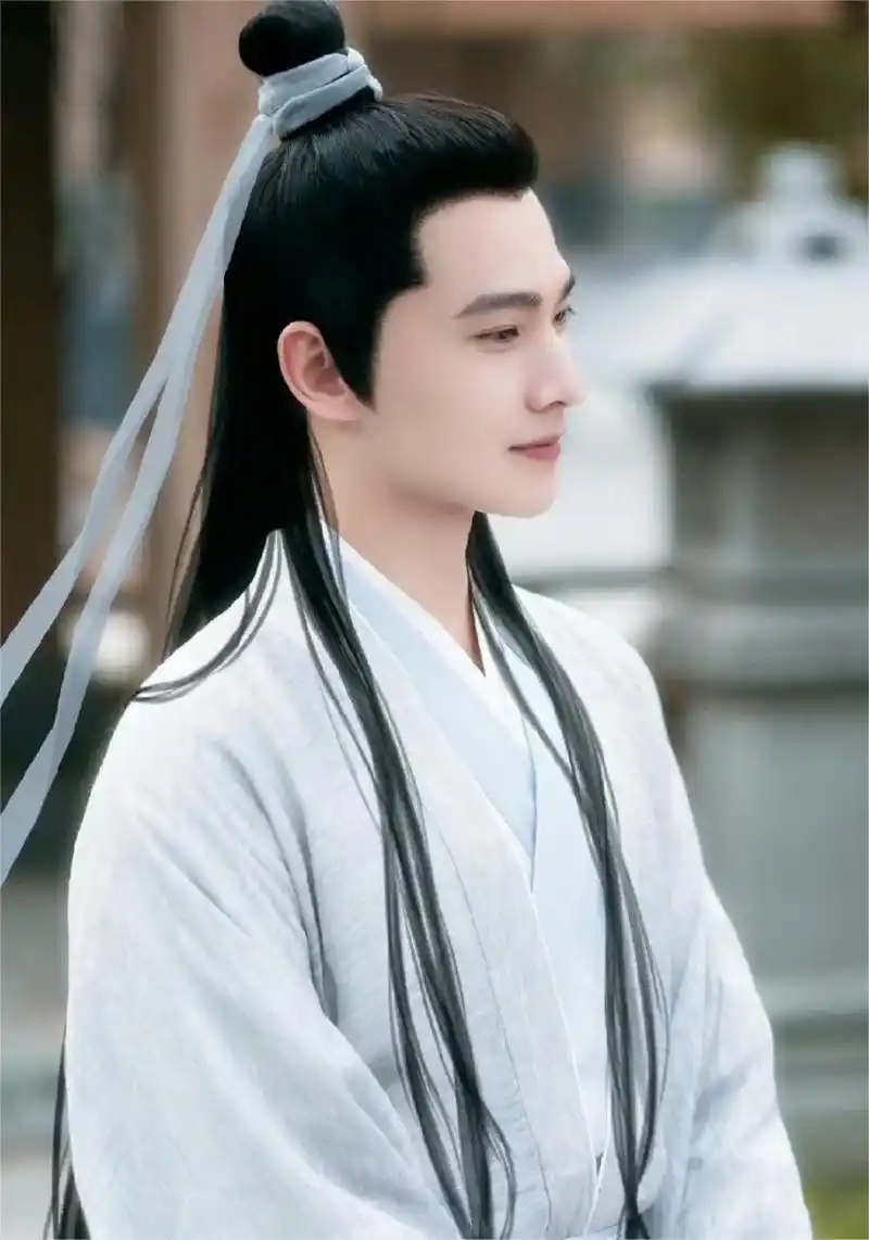 杨洋,刘诗诗,赵露思的古装仪态,谁比较美呢?