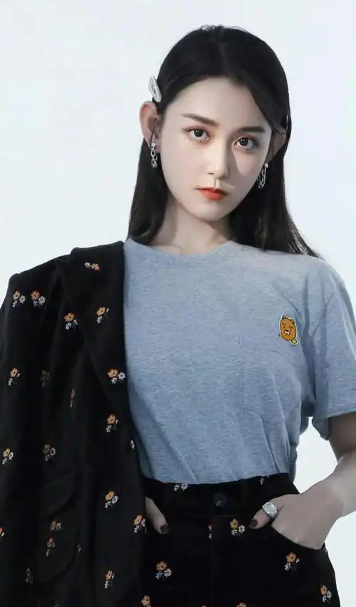 青春靓丽的蒋依依,温柔甜美,甜美可爱的写真照!_高清图集_新浪网