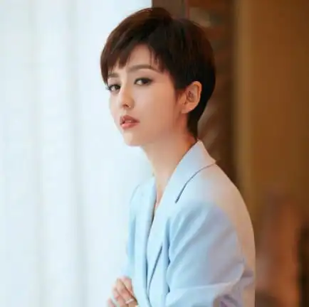 女生干练露耳短发发型图片