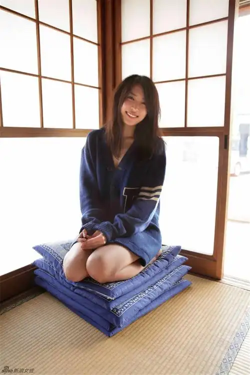 日本新晋女歌手挑战大尺度写真清纯羞涩_女人_男士时尚网