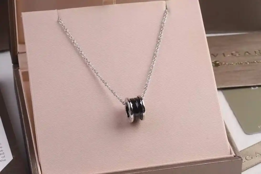 宝格丽bvlgari慈善款小红人项链.宝格丽 bvlgari - 抖音