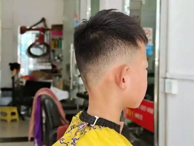 酷酷的儿童发型男孩,儿童发型男孩小男孩-图片大观-奇异网