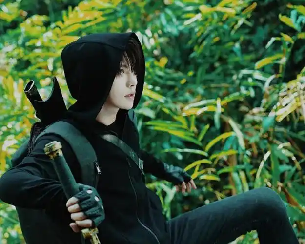 看看剧里小哥的帅气,不知道这个张起灵,是否是你心目中的张起灵呢?