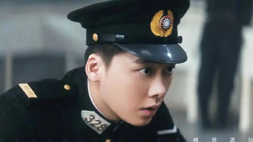 肖战《狼殿下》遇上李易峰《隐秘而伟大》,两个当红小生你更喜欢谁?